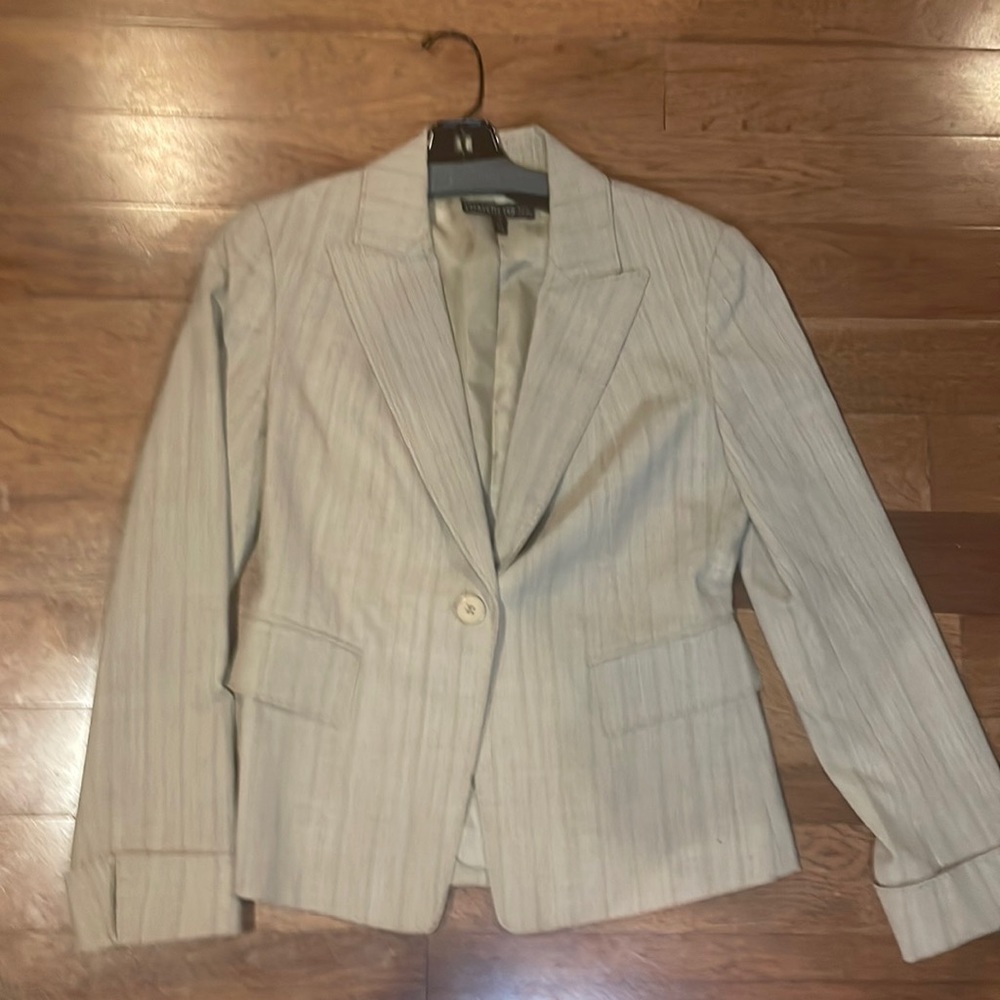 💰Great tan blazer for year around wear! 🤎